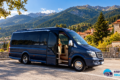 Mini bus NTOTSIKAS TOURS σε σκηνικό της Ευρυτανίας – σύνθεση με αναφορά στο εταιρικό όχημα