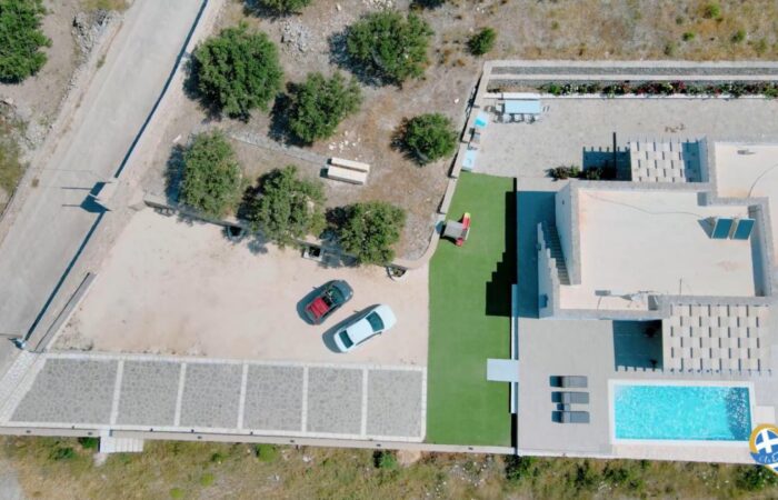 enoikiazomena-domatia-diamerismata-paros-villa-jessy