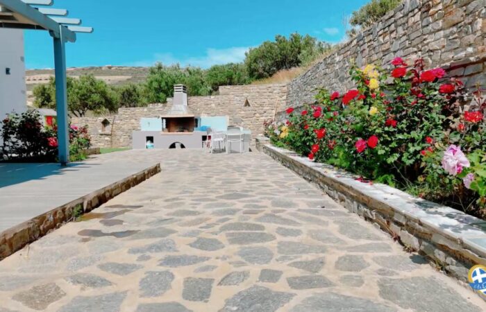 enoikiazomena-domatia-diamerismata-paros-villa-jessy