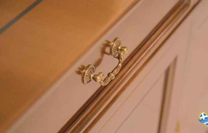 epipla-nafplio-gkinis-diachroniki-poiotita-styl