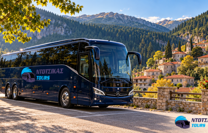 Πούλμαν NTOTSIKAS TOURS σε σκηνικό Μεγάλου Χωριού Ευρυτανίας – διαφημιστική σύνθεση