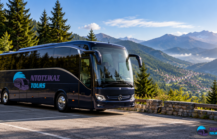 Πούλμαν NTOTSIKAS TOURS σε ορεινή διαδρομή με έλατα προς το Καρπενήσι – διαφημιστική σύνθεση