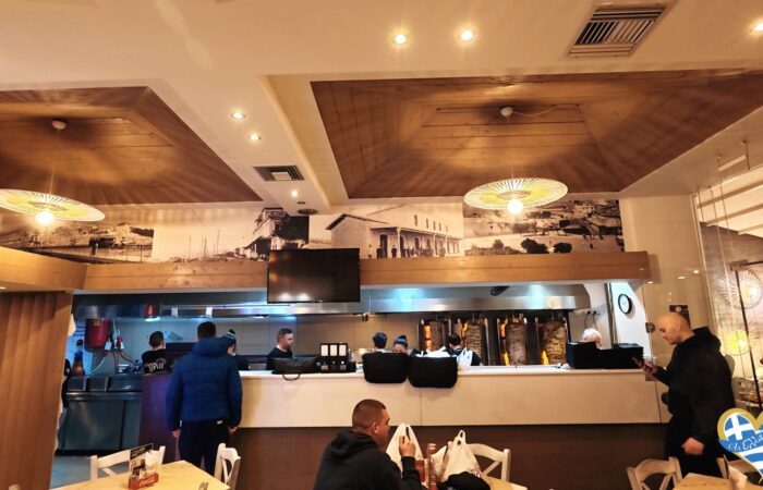 souvlatzidiko-chalkida-gyros-grill-i-afthentiki-ebeiria-tou-psitopoleiou